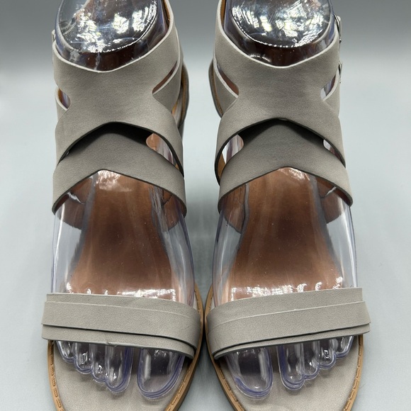 Charlotte Russe Gray Strappy Chunk Heel Open Toe Sandal Size 6 - Picture 5 of 14